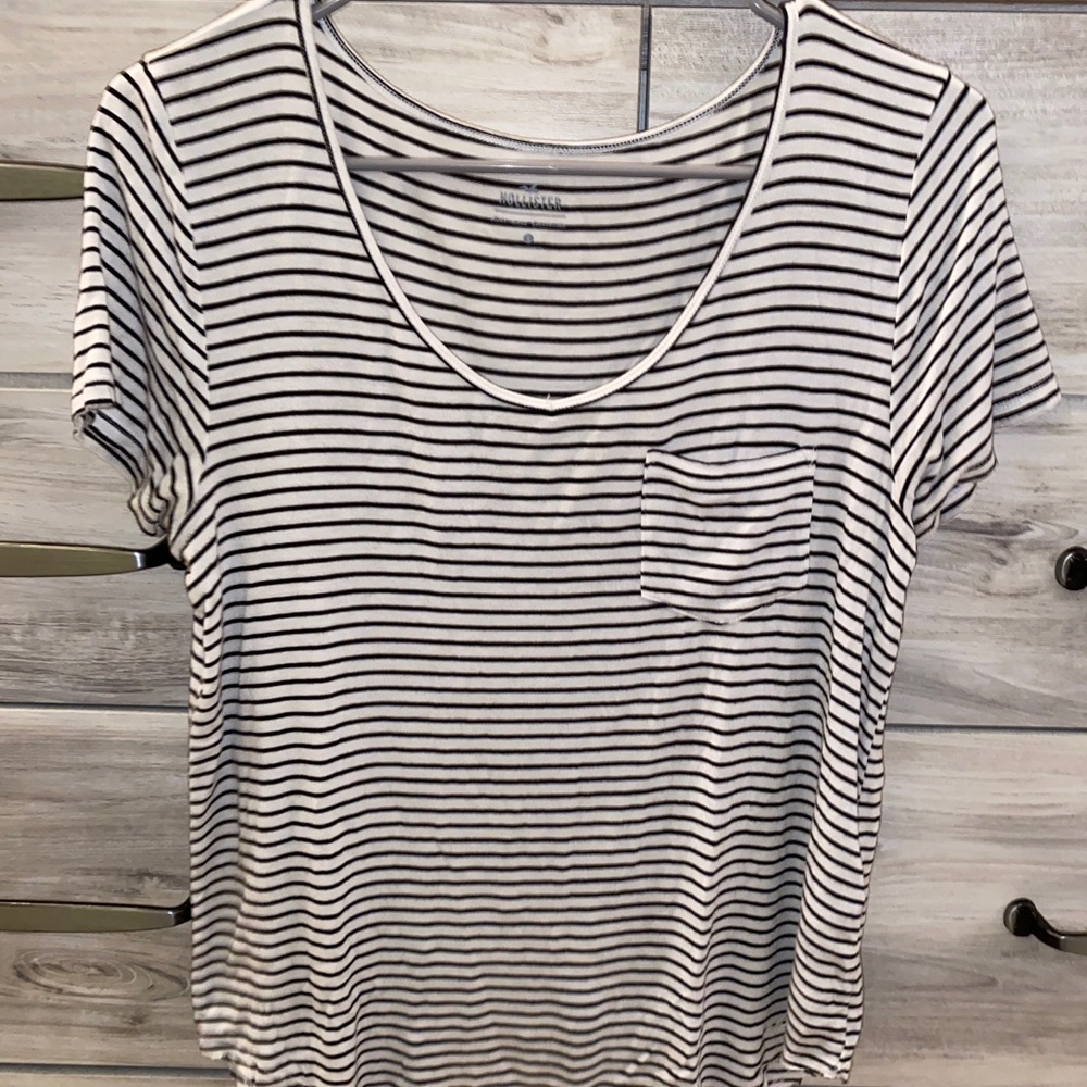 Hollister Vneck